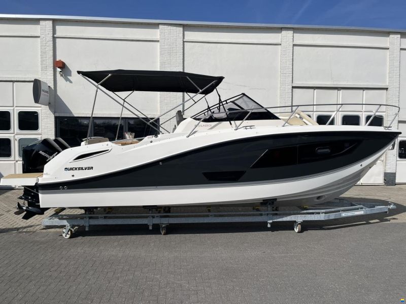 Quicksilver 875 Sundeck