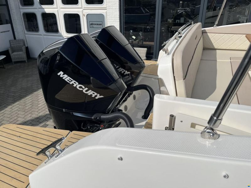Quicksilver 875 Sundeck
