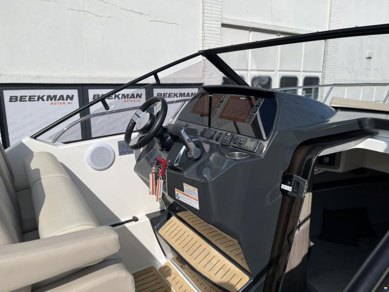 Quicksilver 875 Sundeck