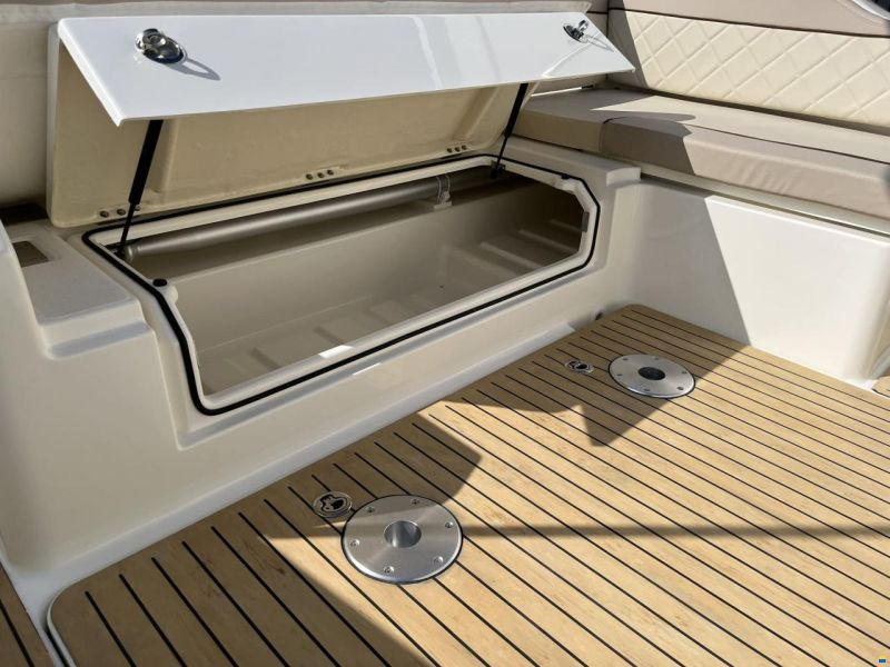 Quicksilver 875 Sundeck