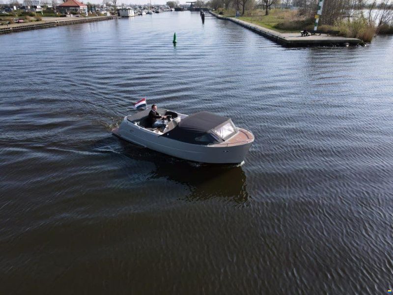 Primeur 710 Tender