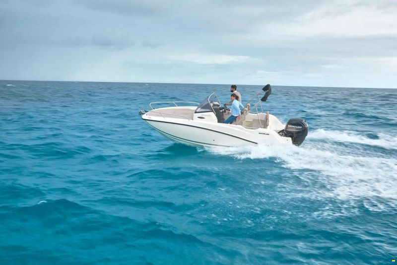 Quicksilver 605 Sundeck