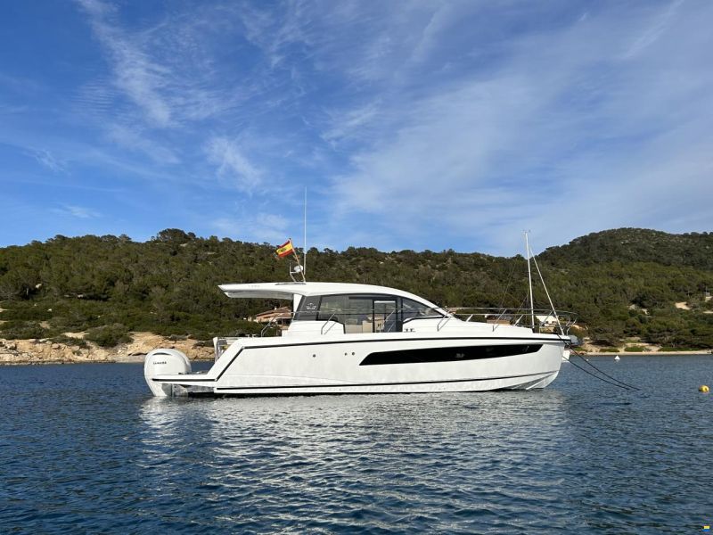 Sealine C335v
