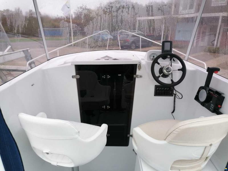 Lakeman Boats 540 Pilothouse