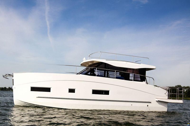 Cobra Futura 36