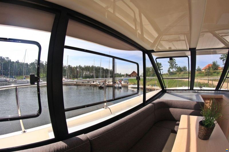 Cobra Futura 36