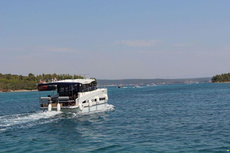 Cobra Futura 36