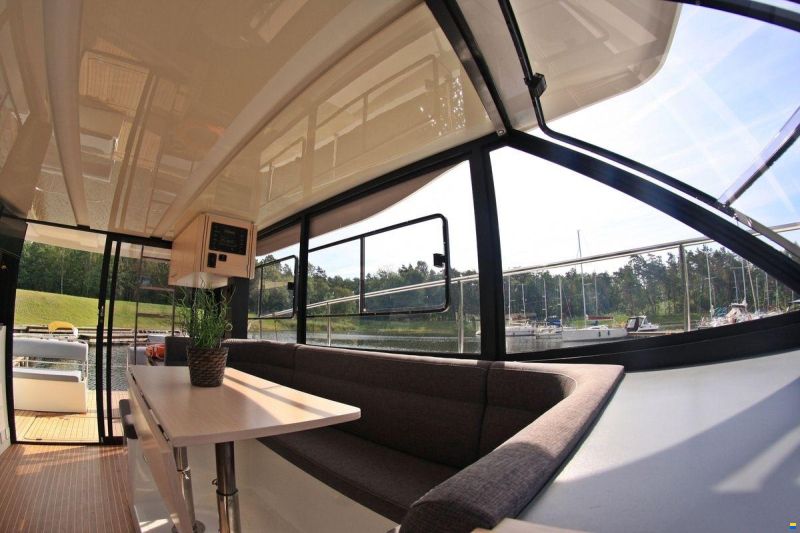 Cobra Futura 36