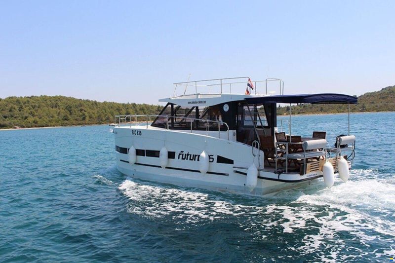 Cobra Futura 36