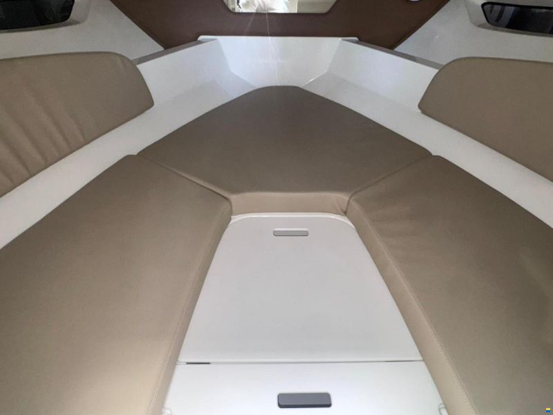 Sea Ray 230 SSE