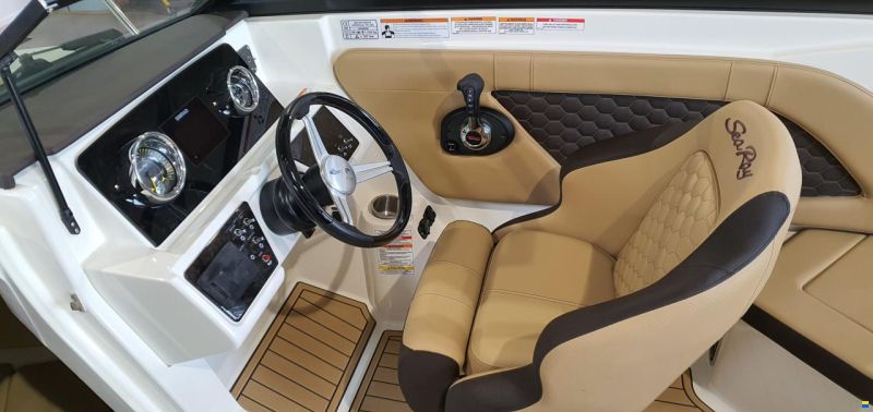 Sea Ray 230 SSE