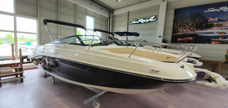 Sea Ray 230 SSE