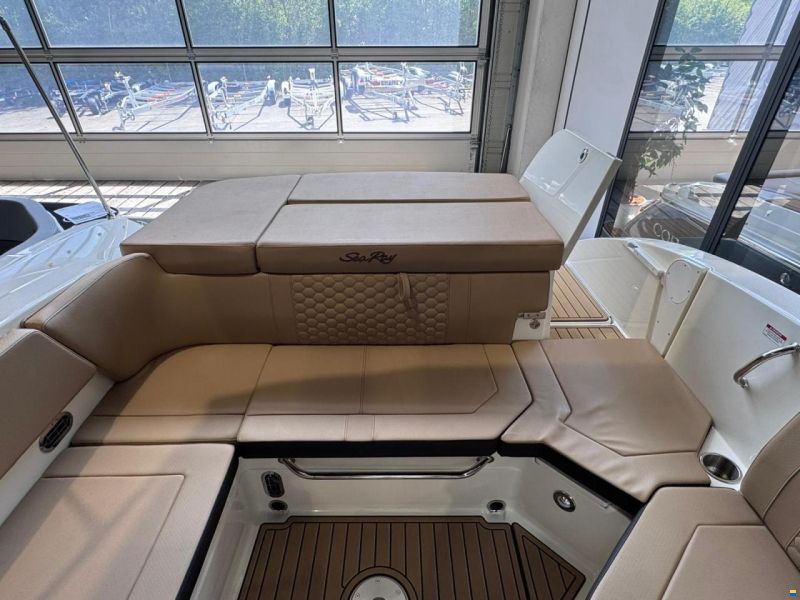 Sea Ray 230 SSE