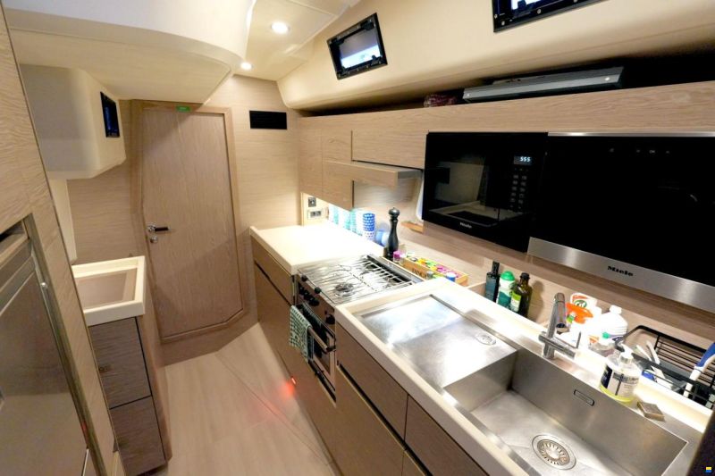 Hanse 675