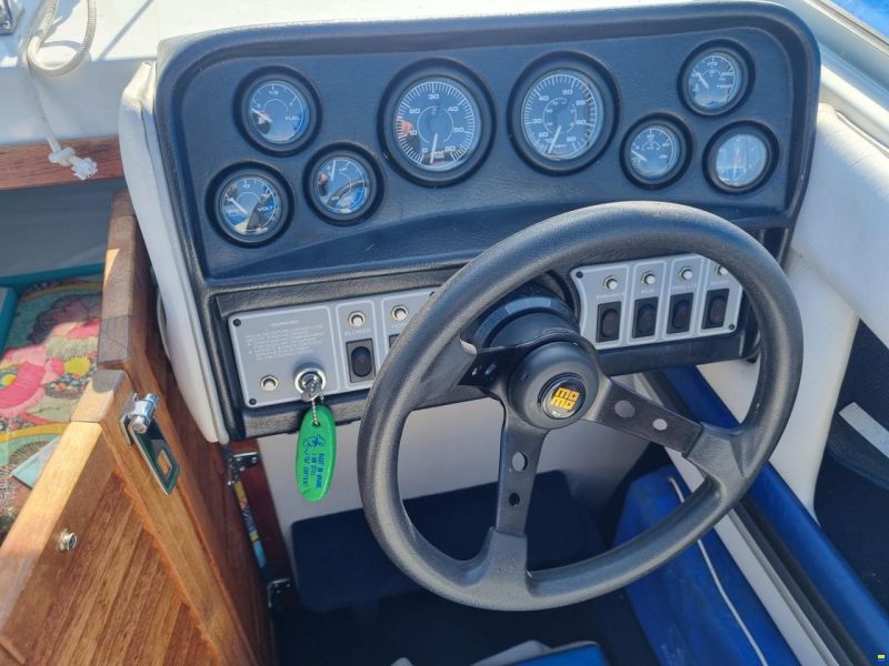 Invader Motorboot