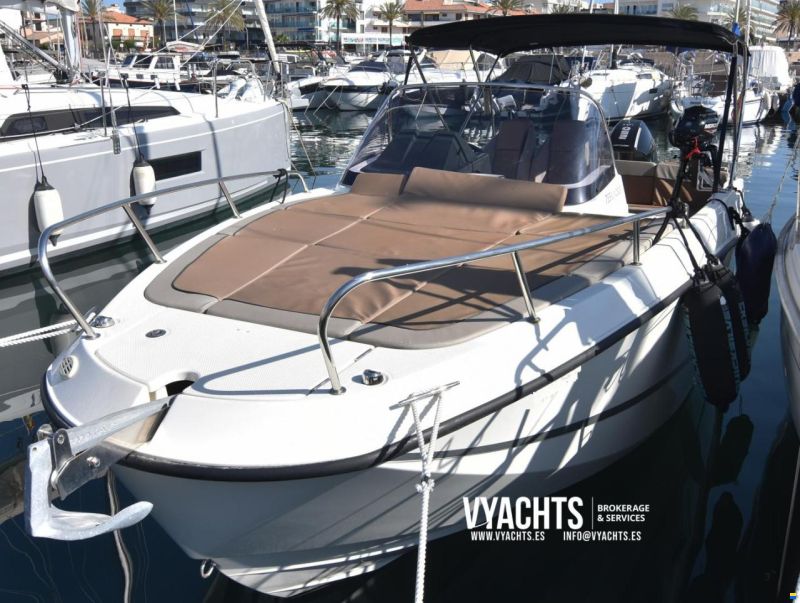 Quicksilver Activ 755 Sundeck