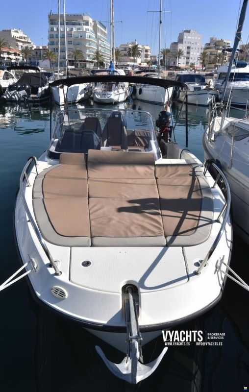 Quicksilver Activ 755 Sundeck