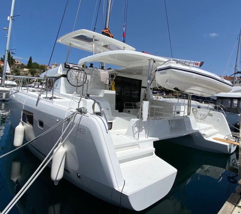 Lagoon 42