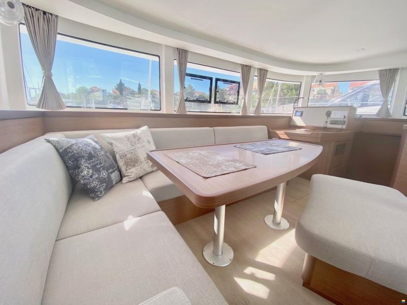 Lagoon 42
