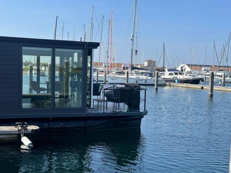 Havenlodge Castalia Houseboat Met Ligpla