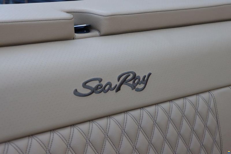 Sea Ray SLX 250