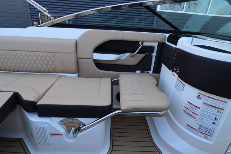Sea Ray SLX 250