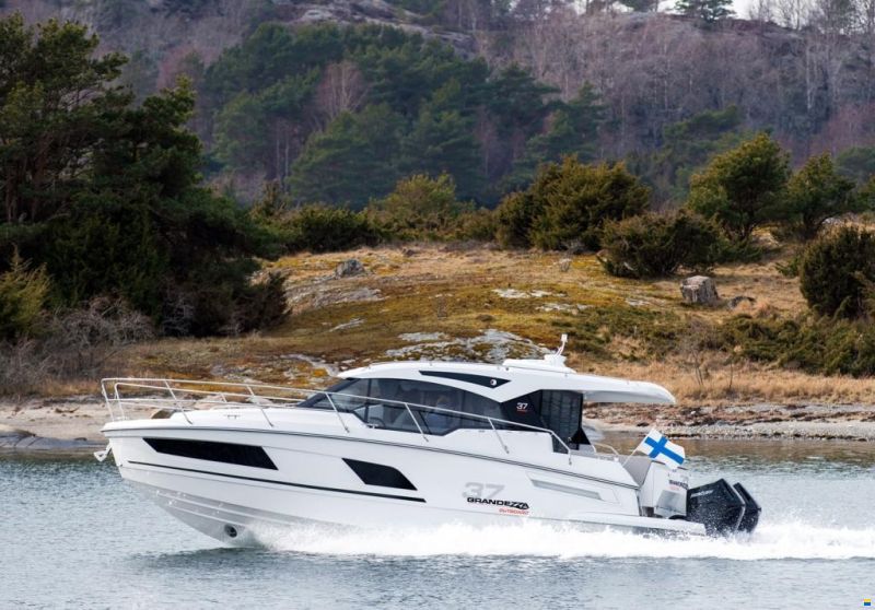 Grandezza 37 outboard (Hybride varen mogelijk)