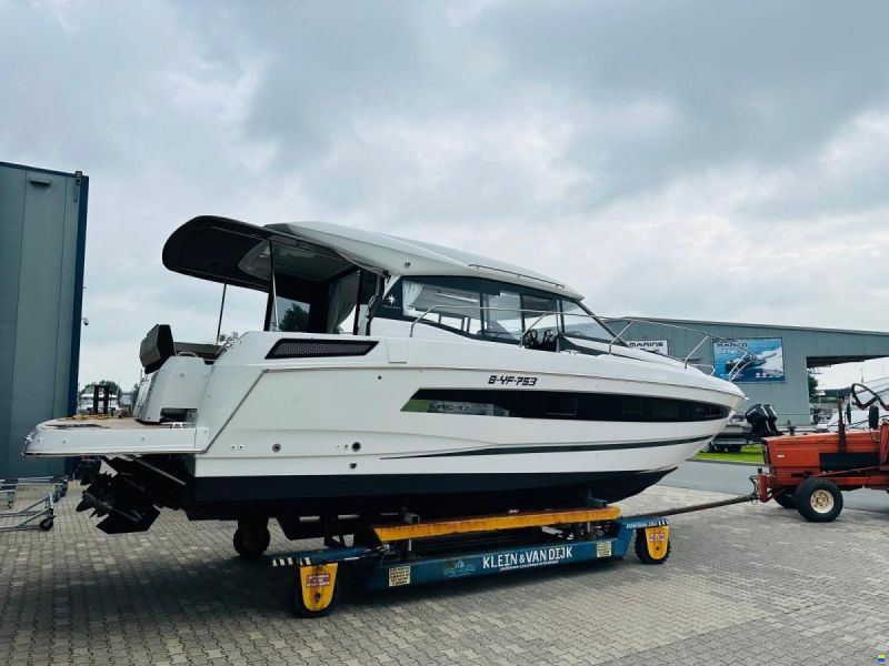 Jeanneau NC37 met slechts 87 uur!