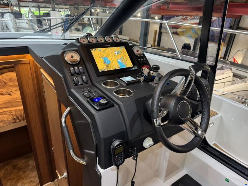 Jeanneau NC37 met slechts 87 uur!