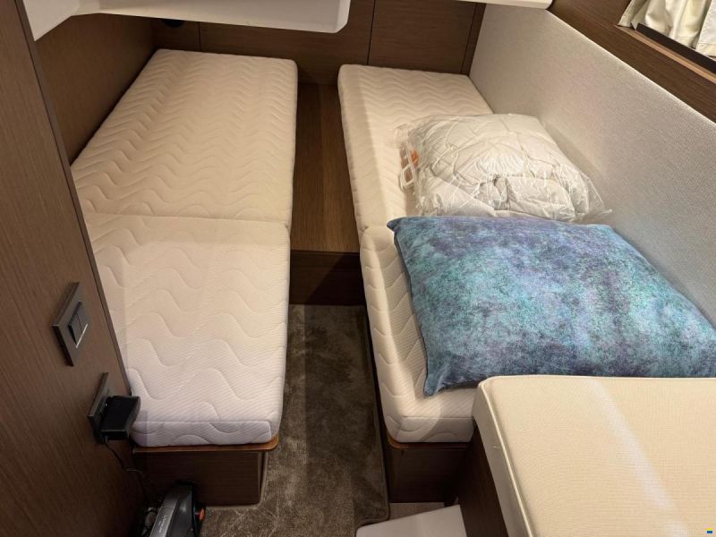 Jeanneau NC37 met slechts 87 uur!