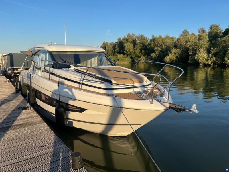 Jeanneau NC37 met slechts 87 uur!