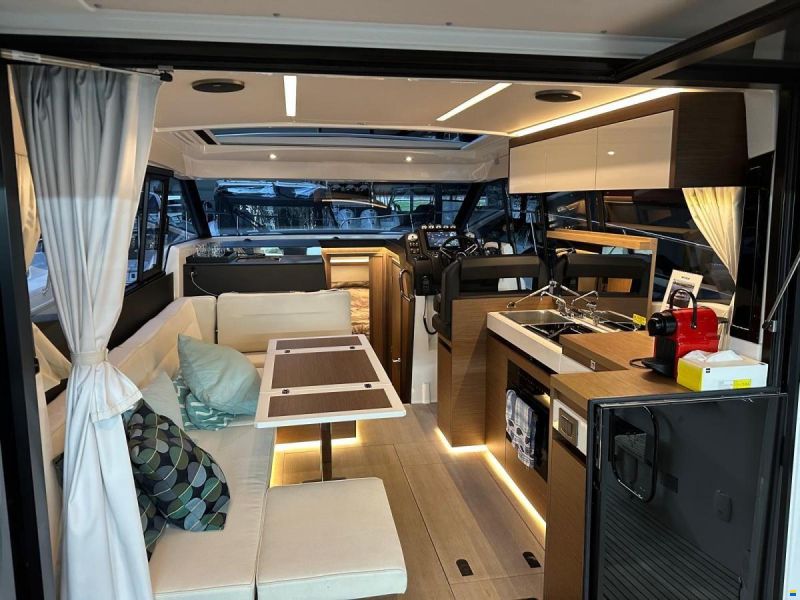 Jeanneau NC37 met slechts 87 uur!