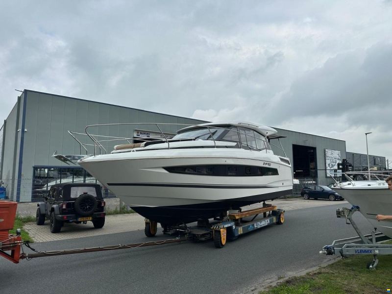 Jeanneau NC37 met slechts 87 uur!