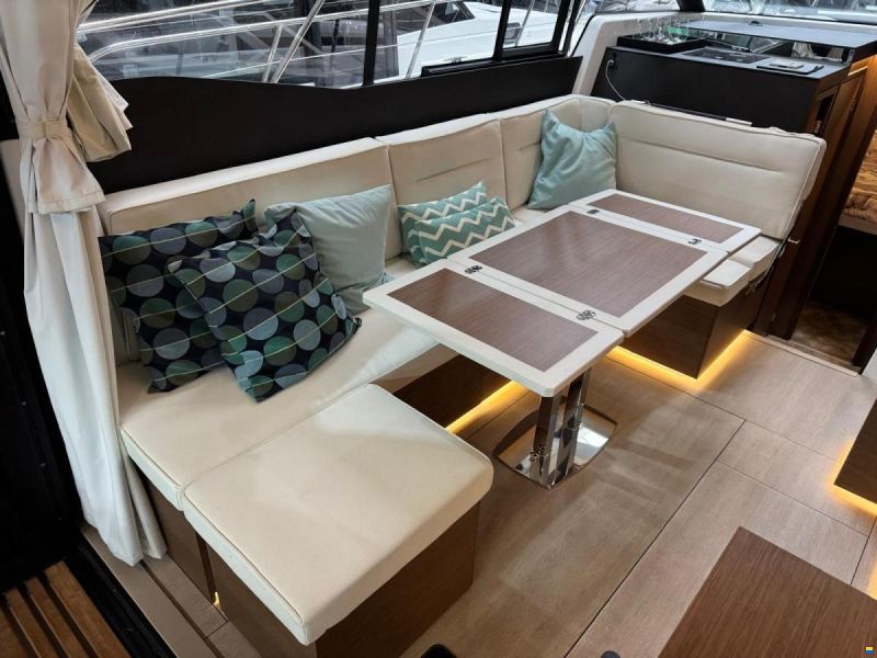 Jeanneau NC37 met slechts 87 uur!