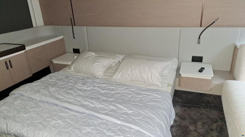 Azimut 53