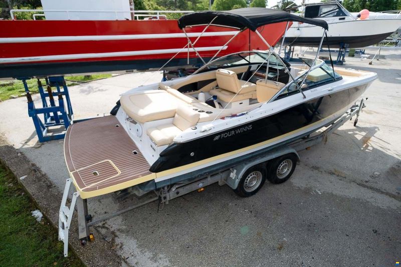 Four Winns SL222