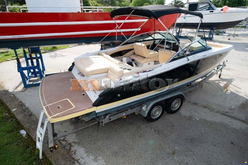 Four Winns SL222