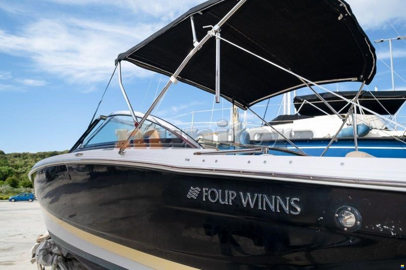 Four Winns SL222
