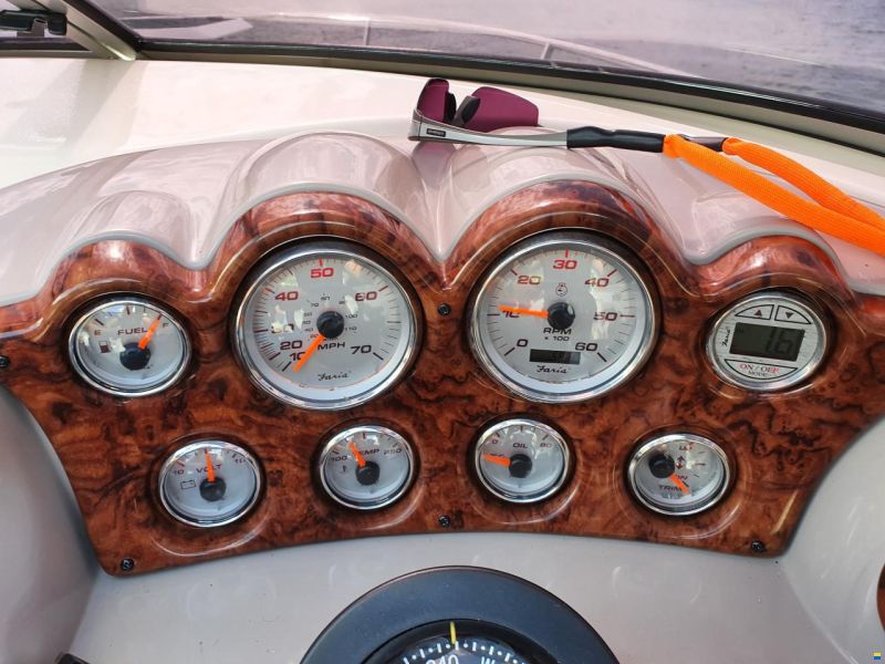 Rinker 232 CC - Captiva Cuddy