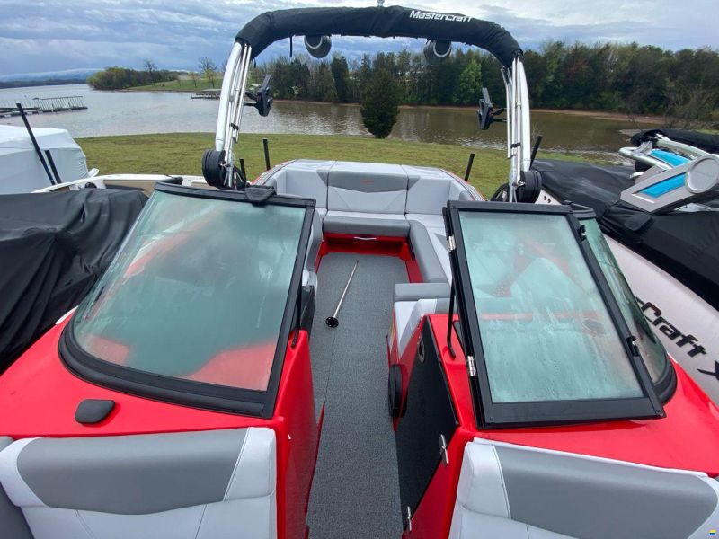 MasterCraft NXT21 | 2025 | red flakes