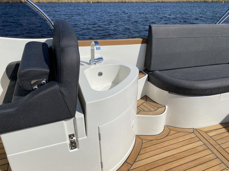 Oud Huijzer 700 Cabine