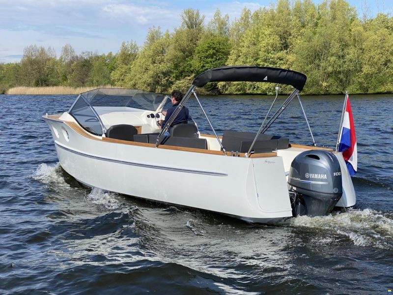 Oud Huijzer 700 Cabine