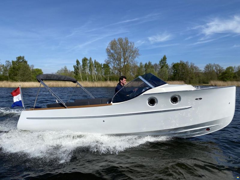 Oud Huijzer 700 Cabine