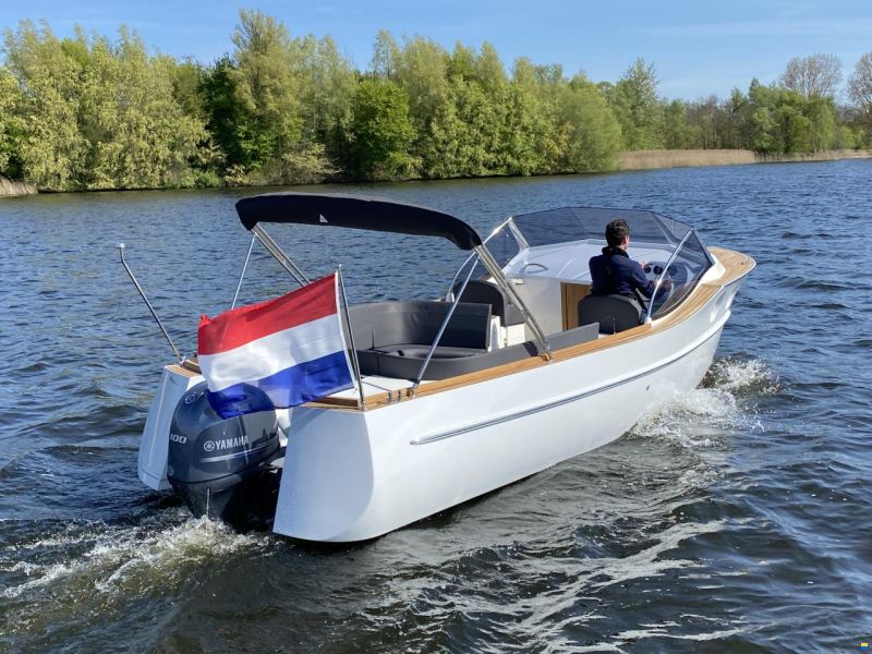 Oud Huijzer 700 Cabine