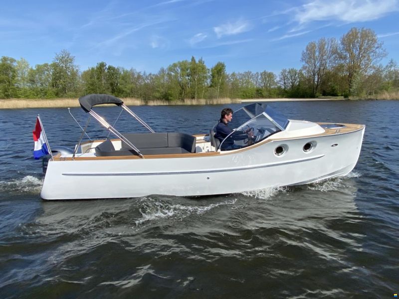 Oud Huijzer 700 Cabine