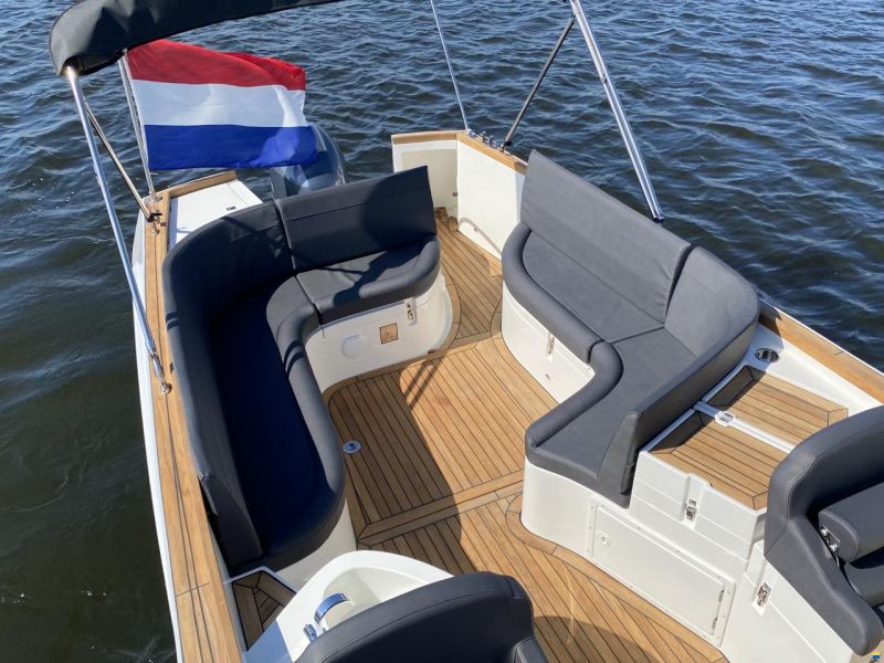 Oud Huijzer 700 Cabine