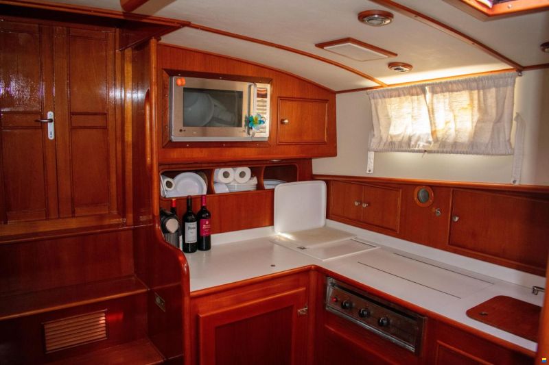Grand Banks 38 eastbay express 38