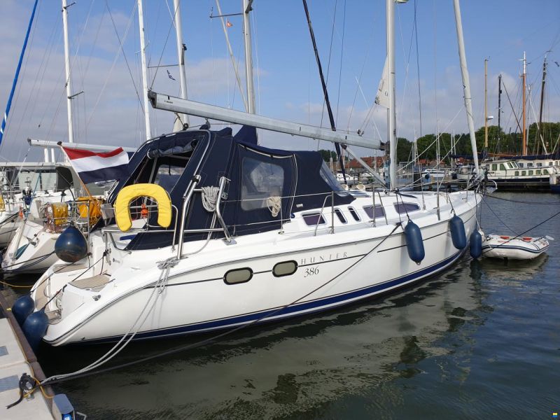 Hunter Boats 386
