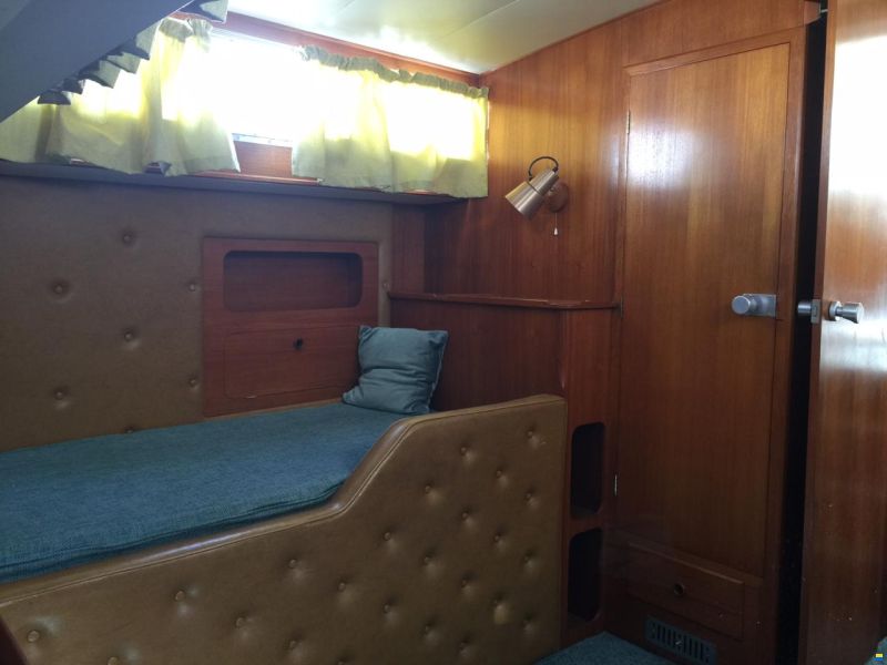 Broom Ocean 37