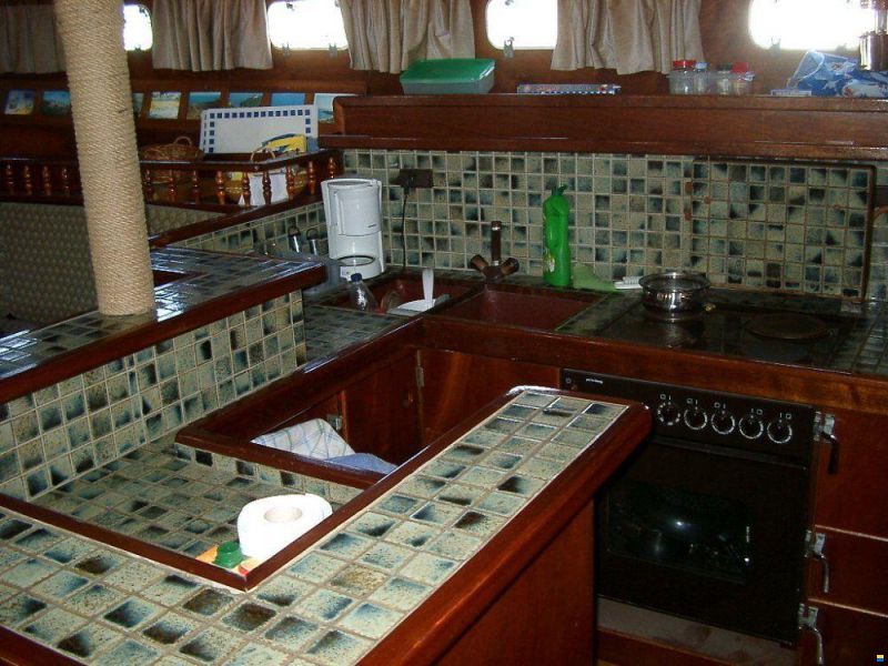 KETCH PILOTHOUSE 49